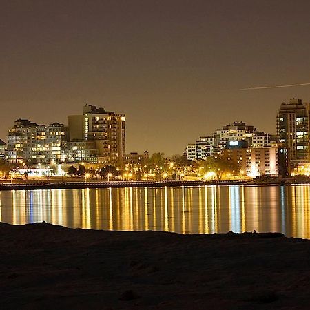 Waterfront Hotel Downtown Берлингтон Экстерьер фото