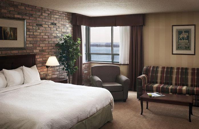 Waterfront Hotel Downtown Берлингтон Номер фото