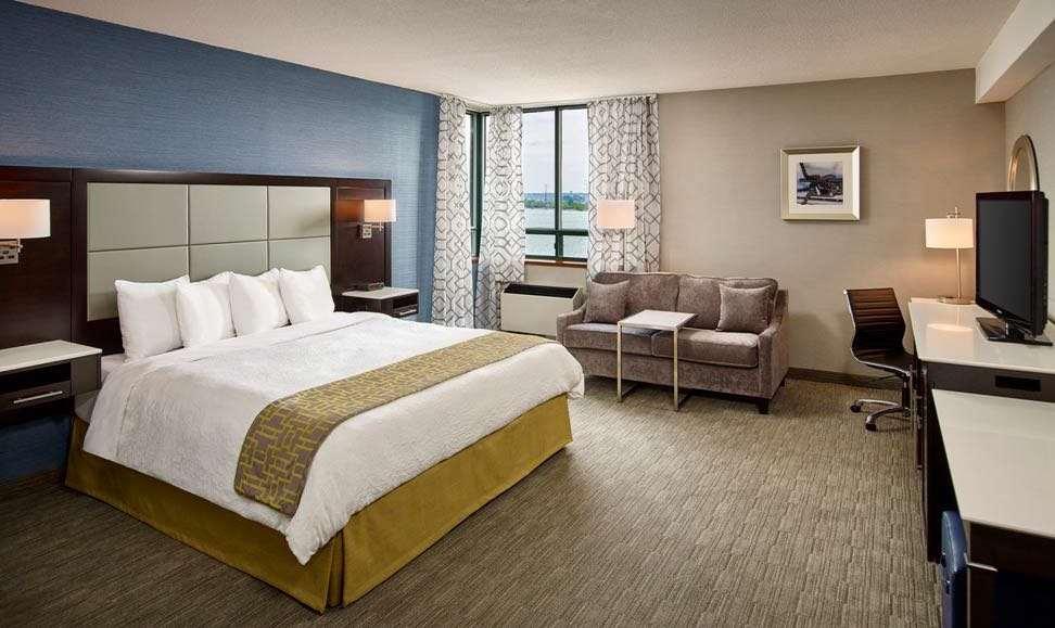 Waterfront Hotel Downtown Берлингтон Номер фото