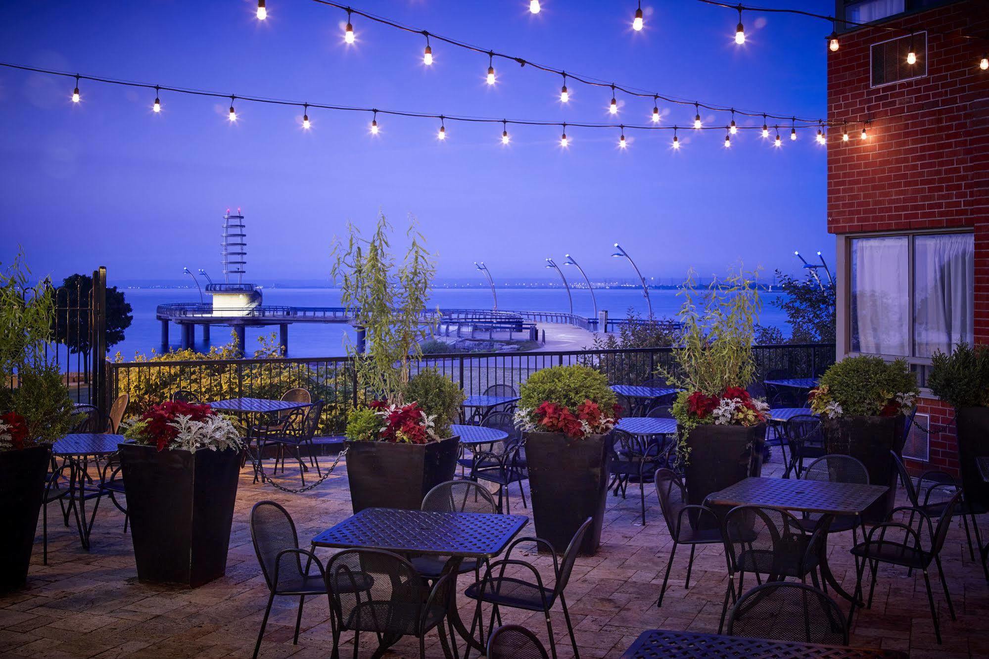 Waterfront Hotel Downtown Берлингтон Экстерьер фото