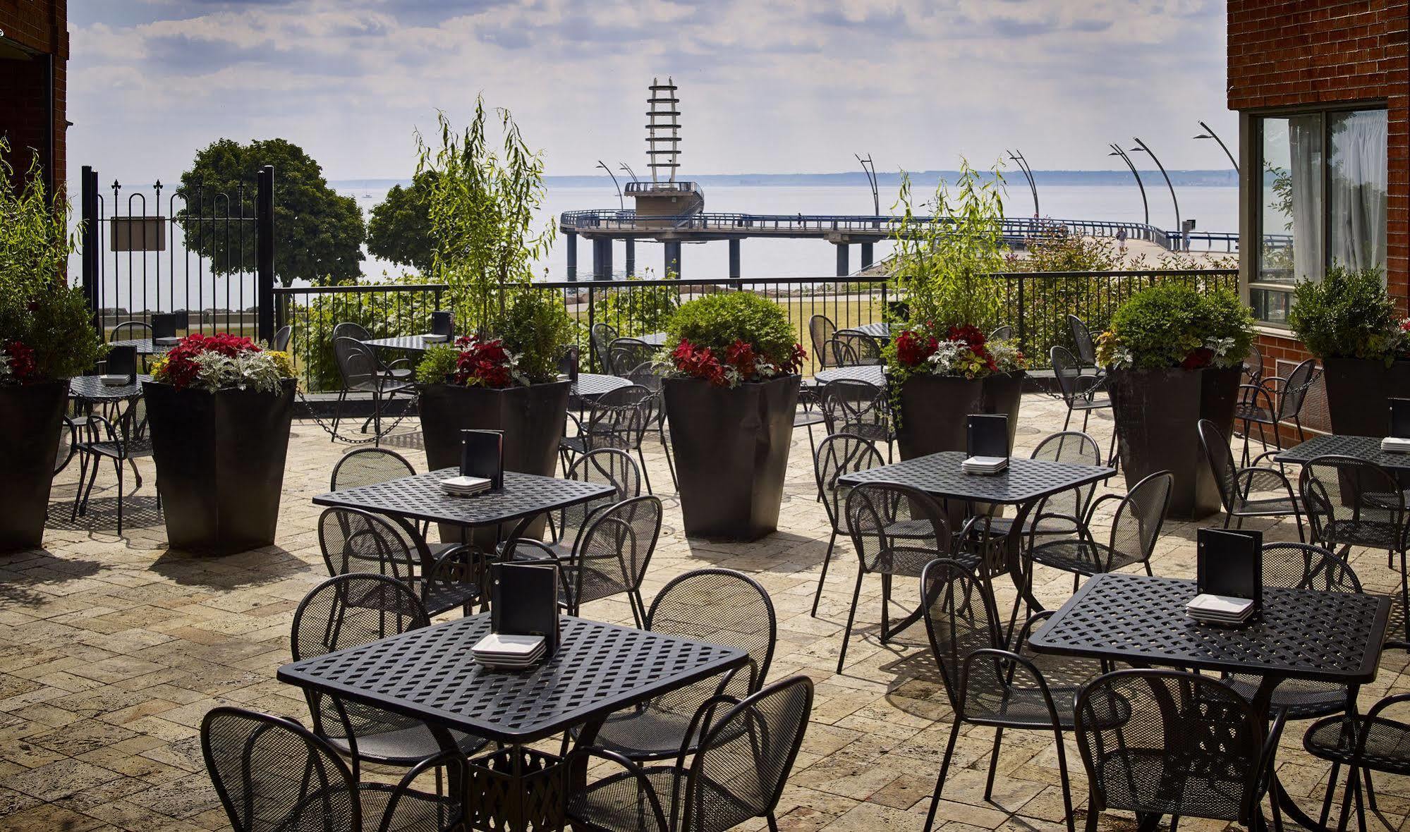 Waterfront Hotel Downtown Берлингтон Экстерьер фото